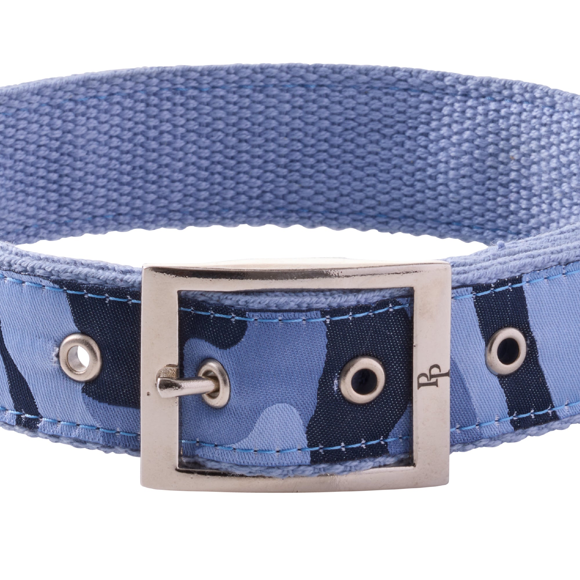 Zoom in of silver hardware with pet passion logo