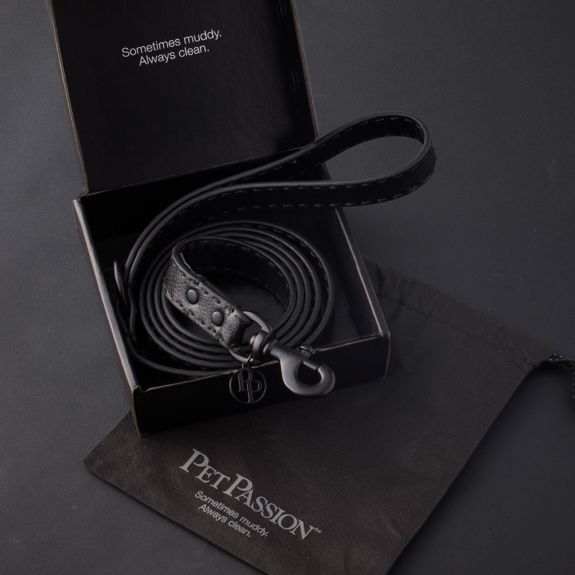 Display of leash packaging and Pet Passion garment bag