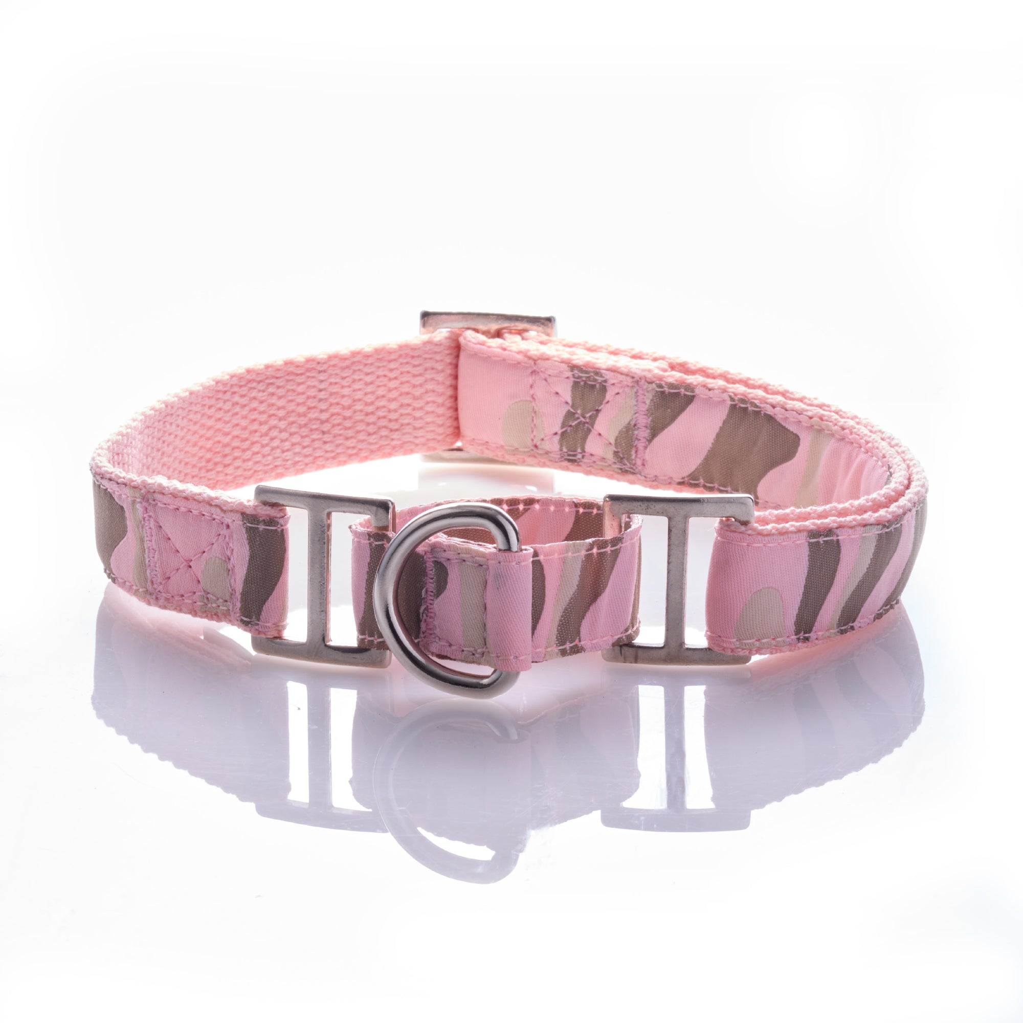 REMY II collar in pink camo on a white background