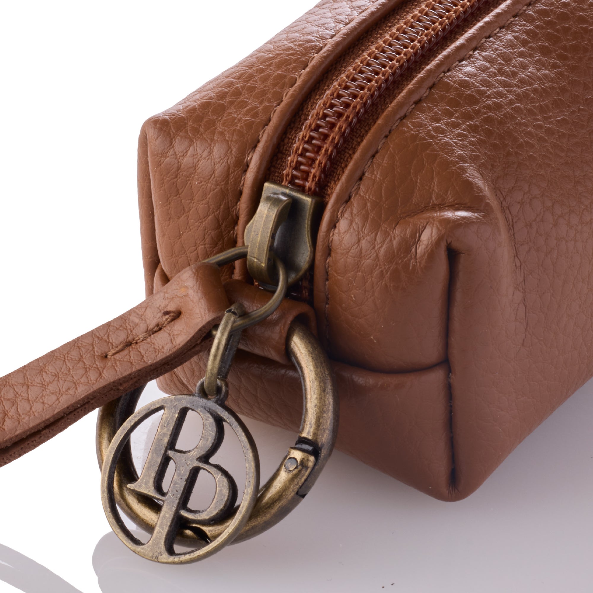 Closeup of the zipper hardware and pet passion key chain on the Caddy