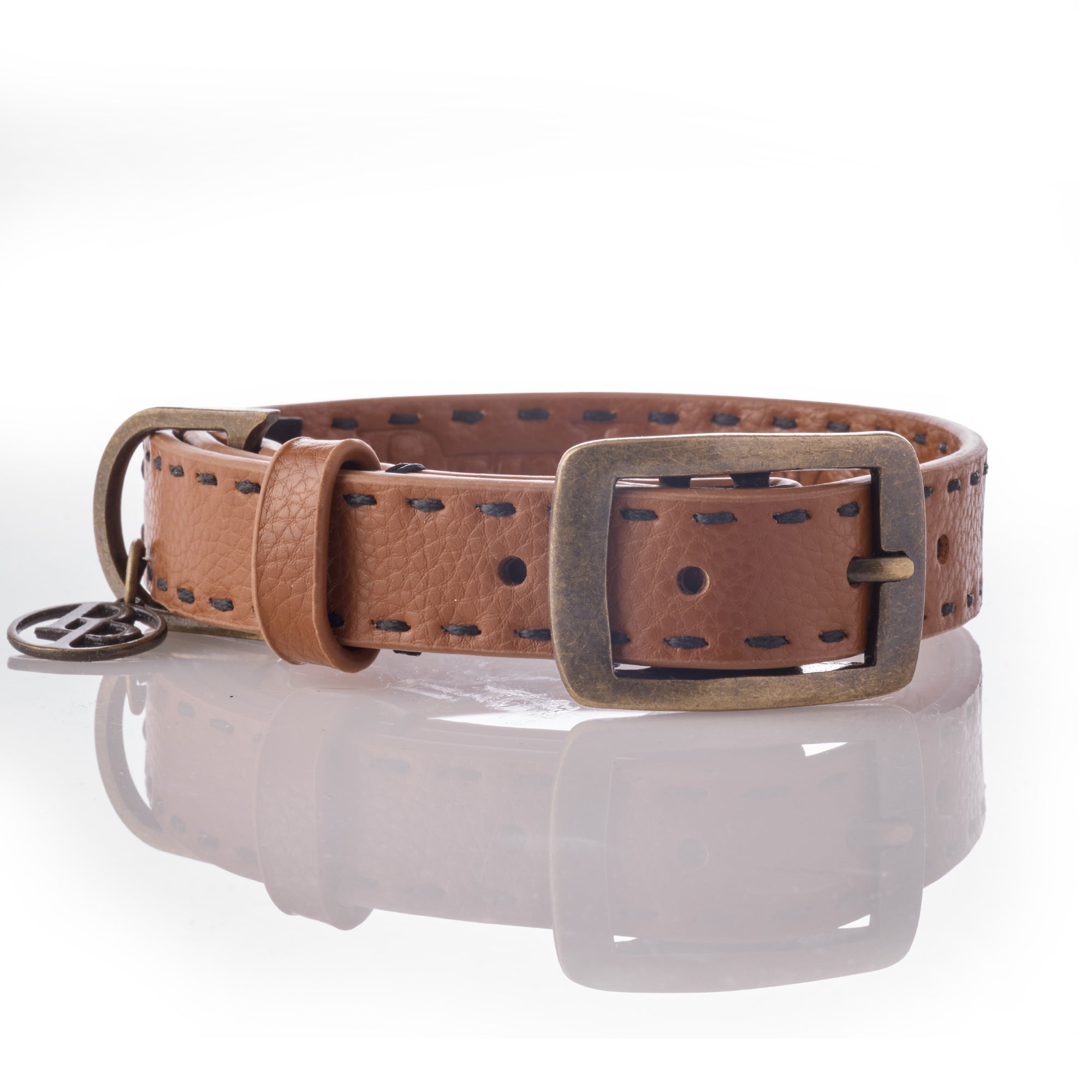 Rein Vegan Leather Collar in Chestnut Hunter on a white background
