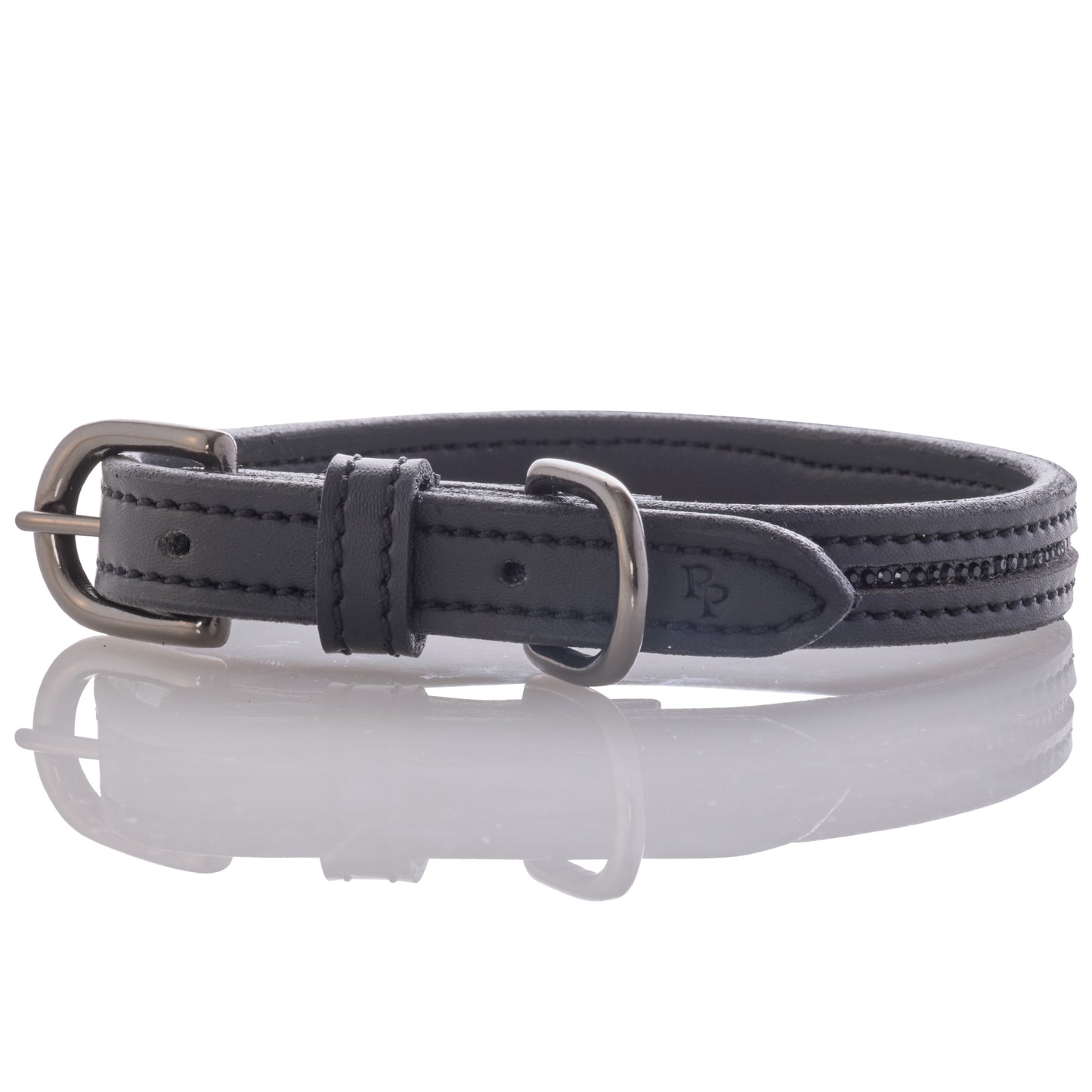 Roxy collar in Black on a white background