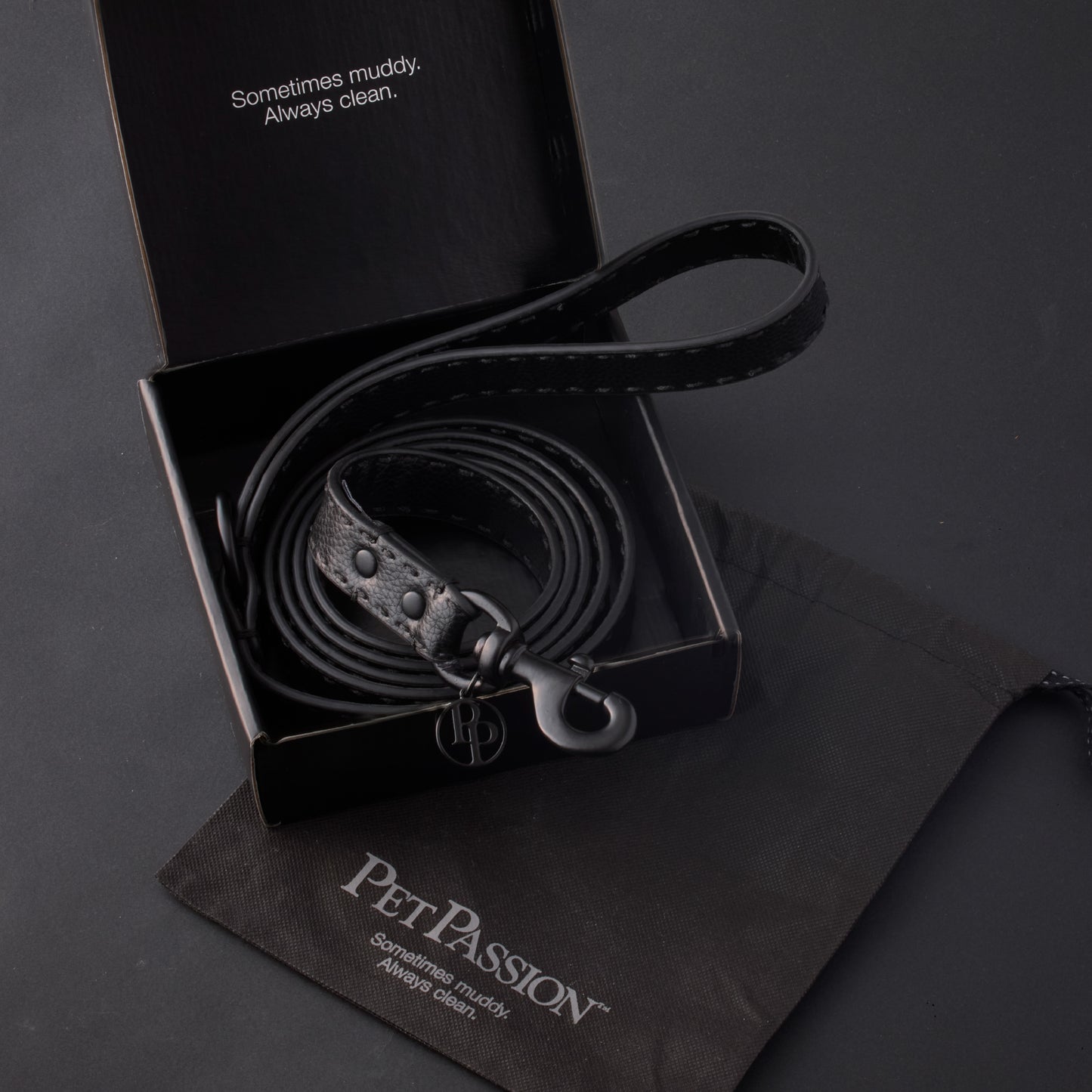 Display of leash packaging and Pet Passion garment bag