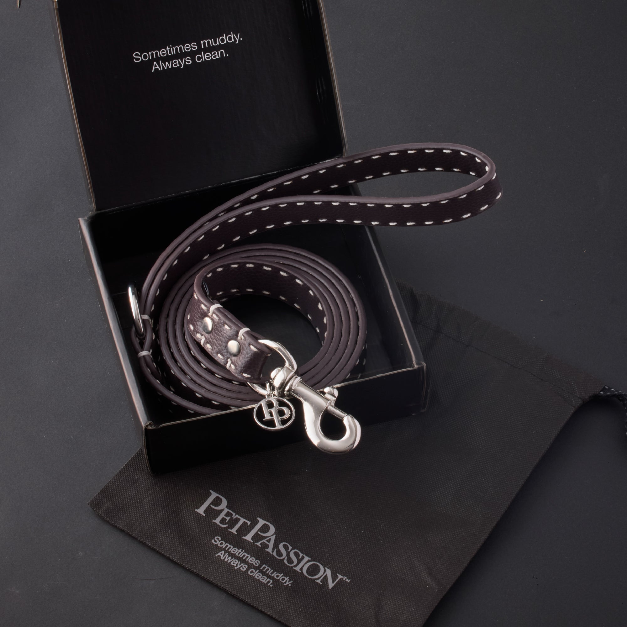 Display of leash packaging and Pet Passion garment bag