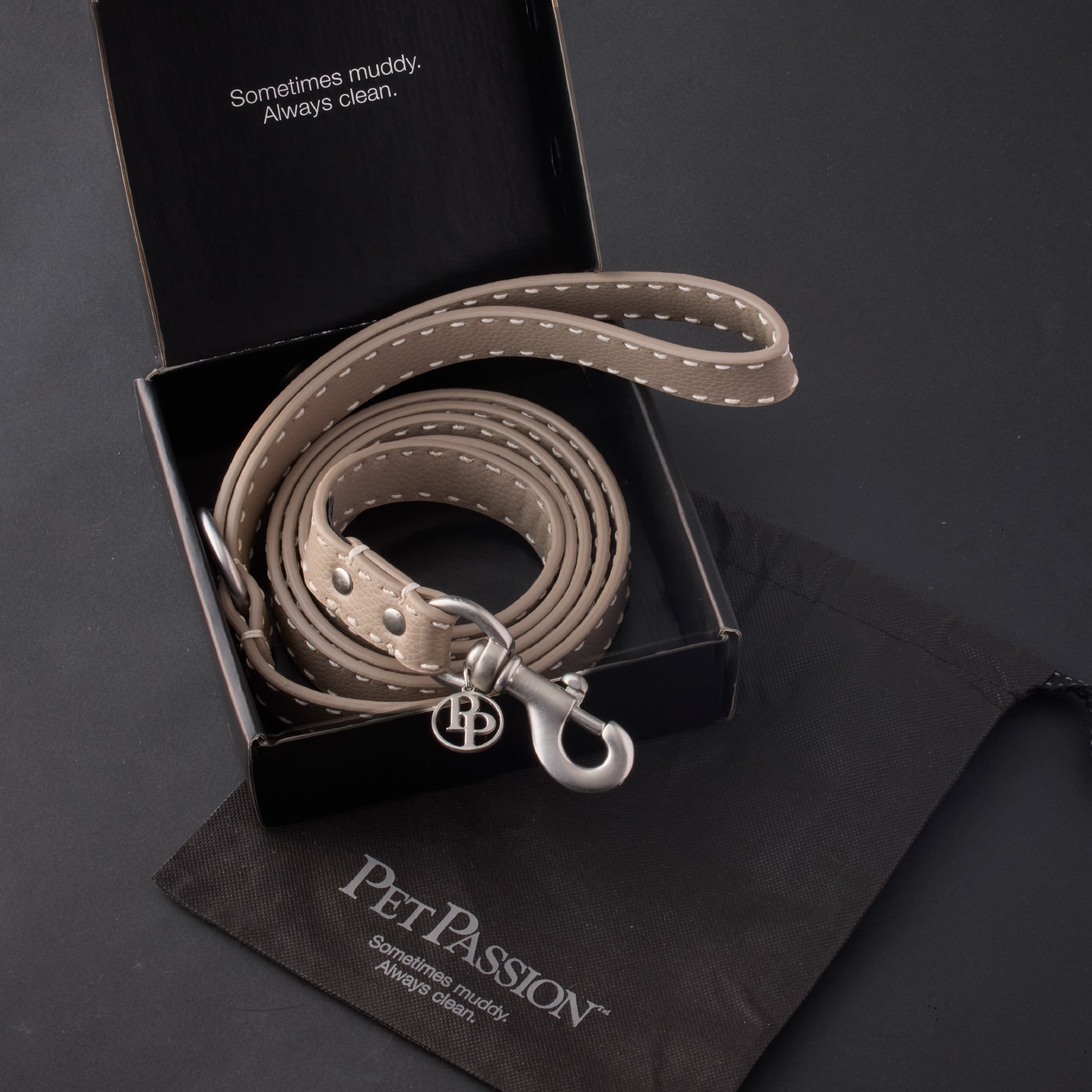 Display of leash packaging and Pet Passion garment bag