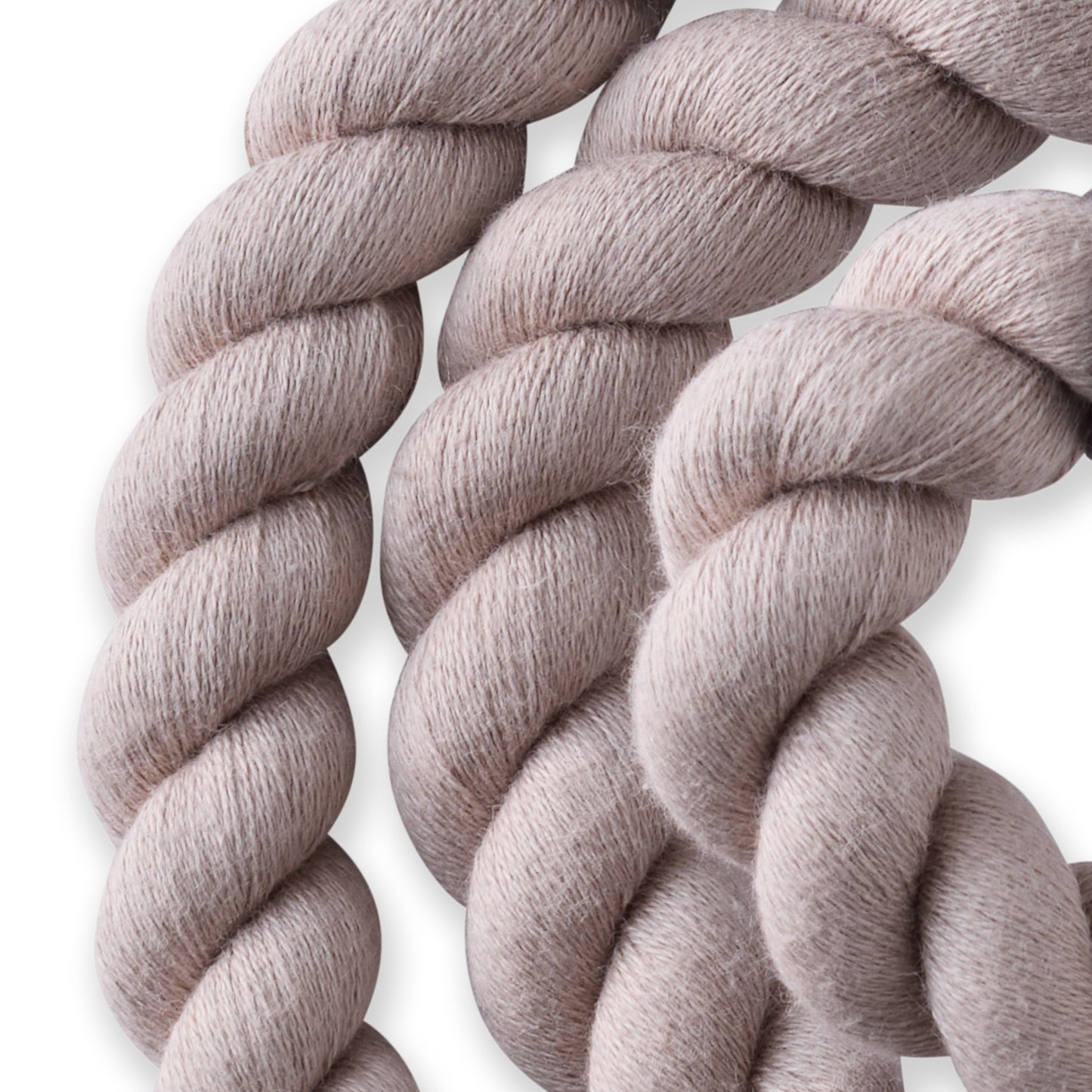 Close-up of the rope leash twist

