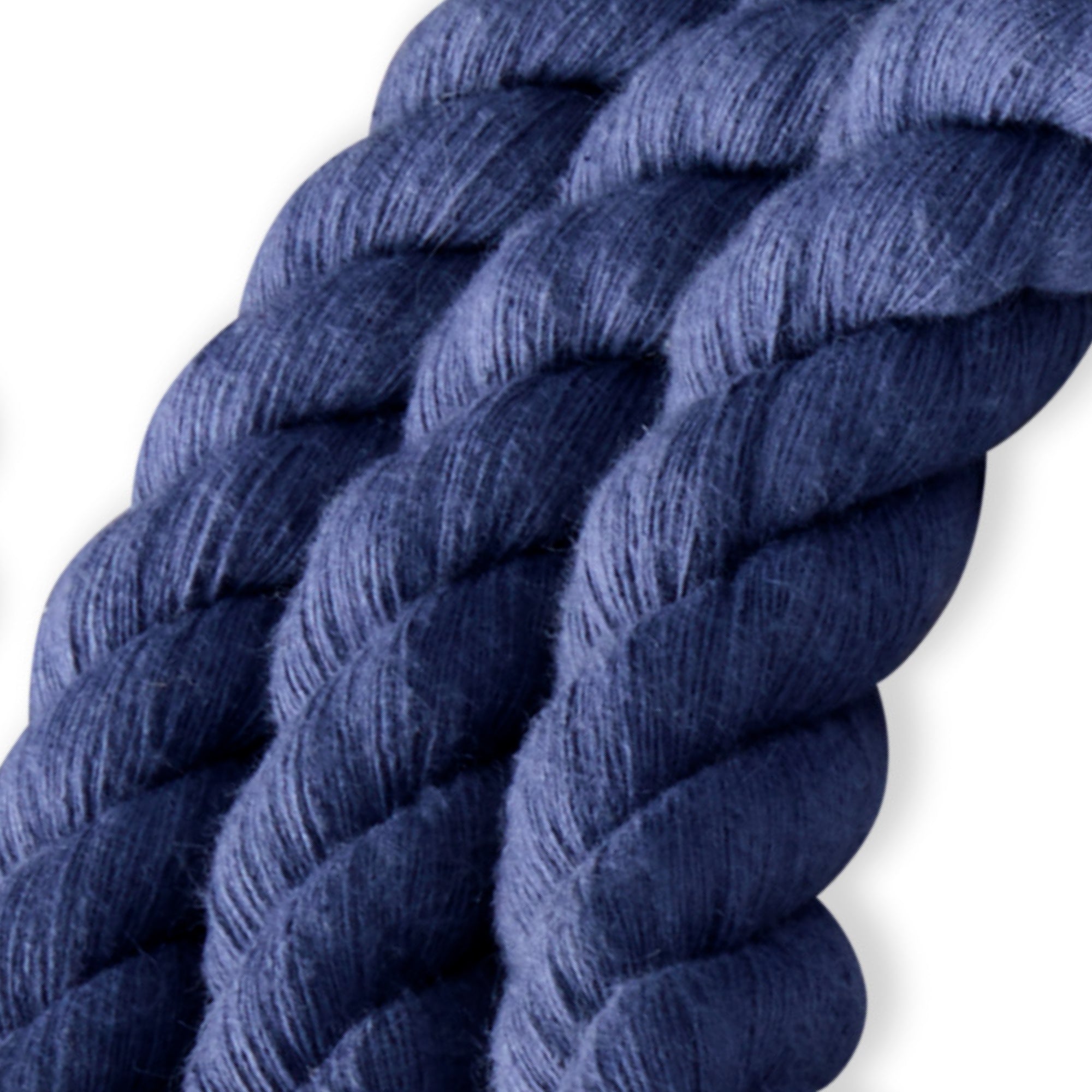 close up of rope leash twist design
