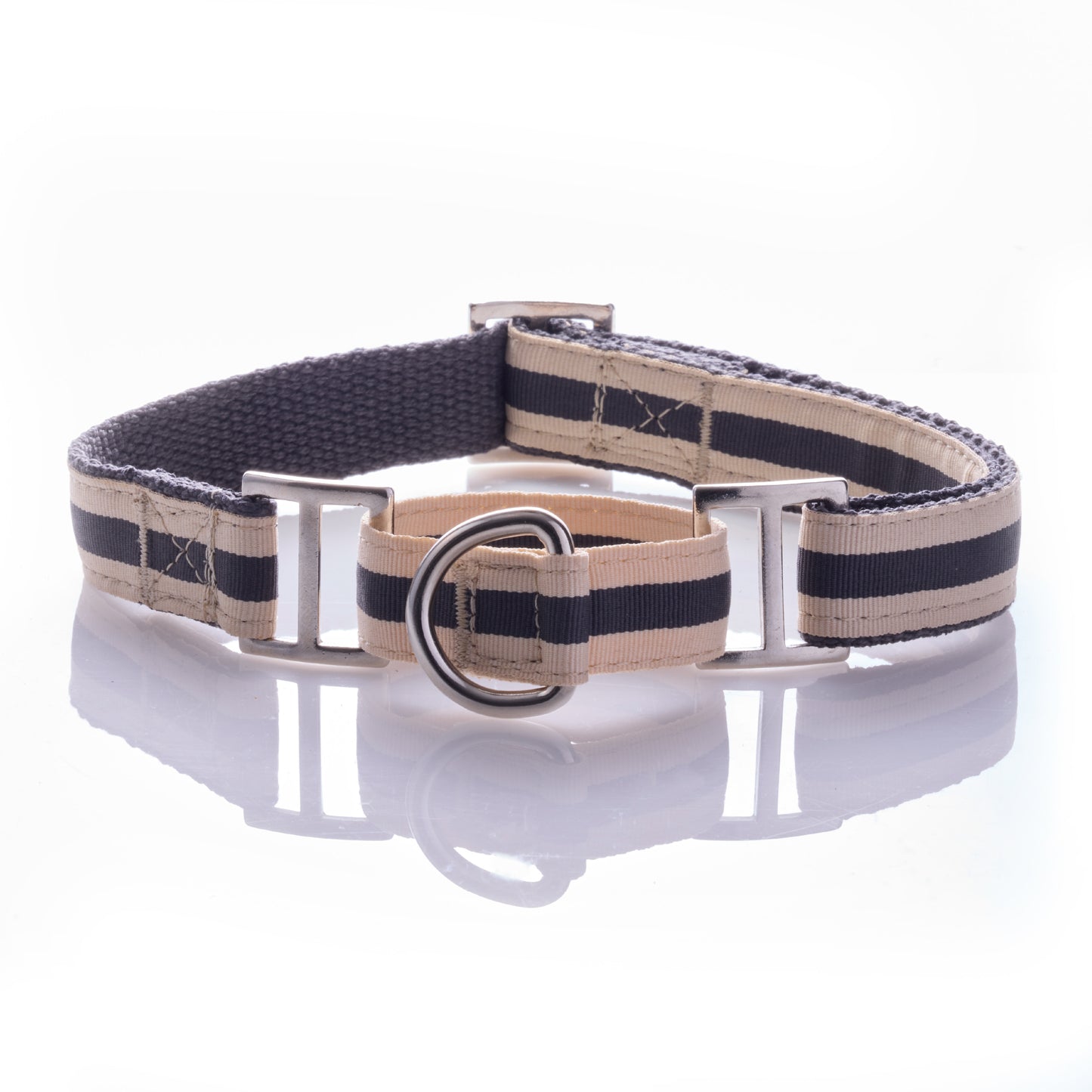 REMY II martingale in black sand on a white backgrounf