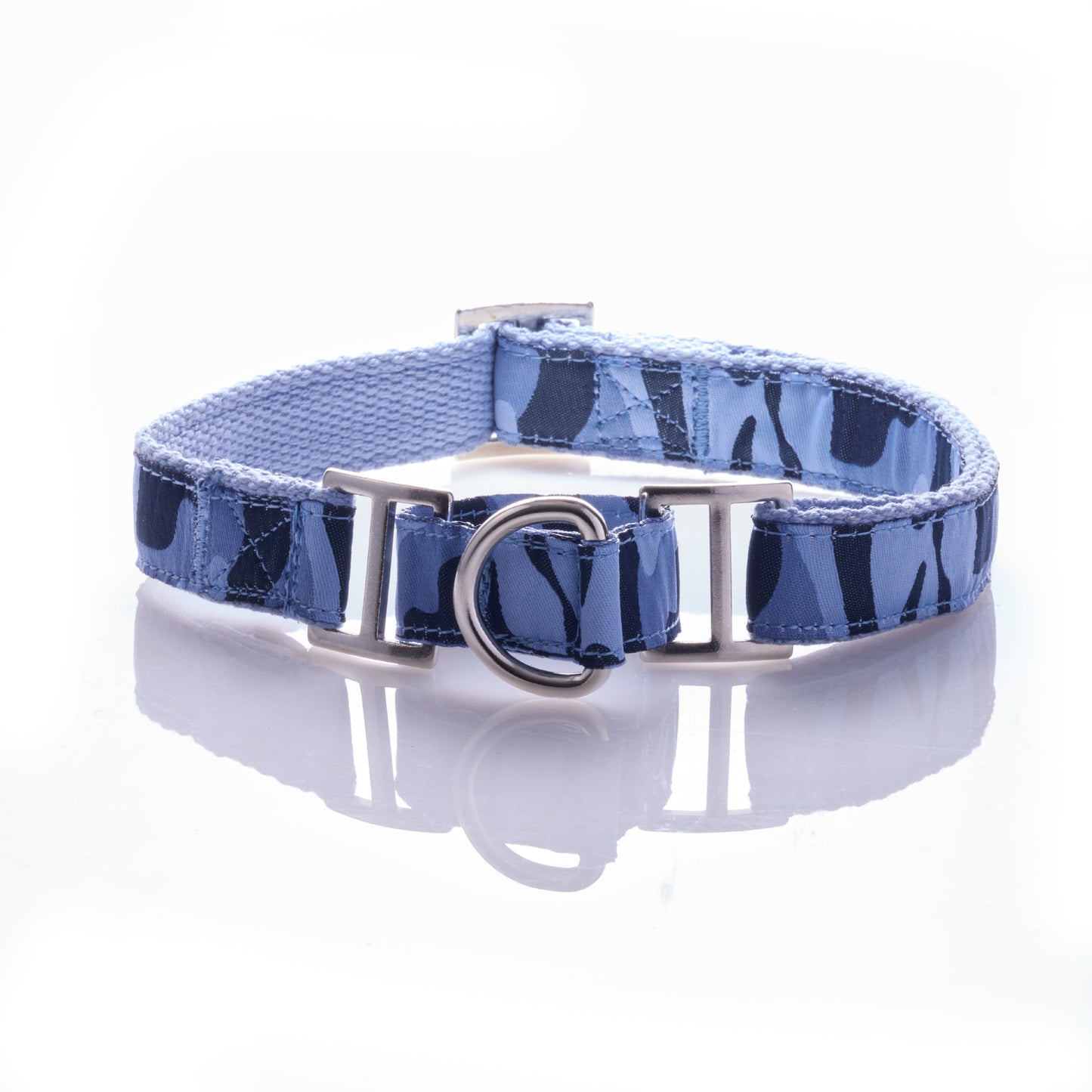 REMY II martingale in blue camo on a white background