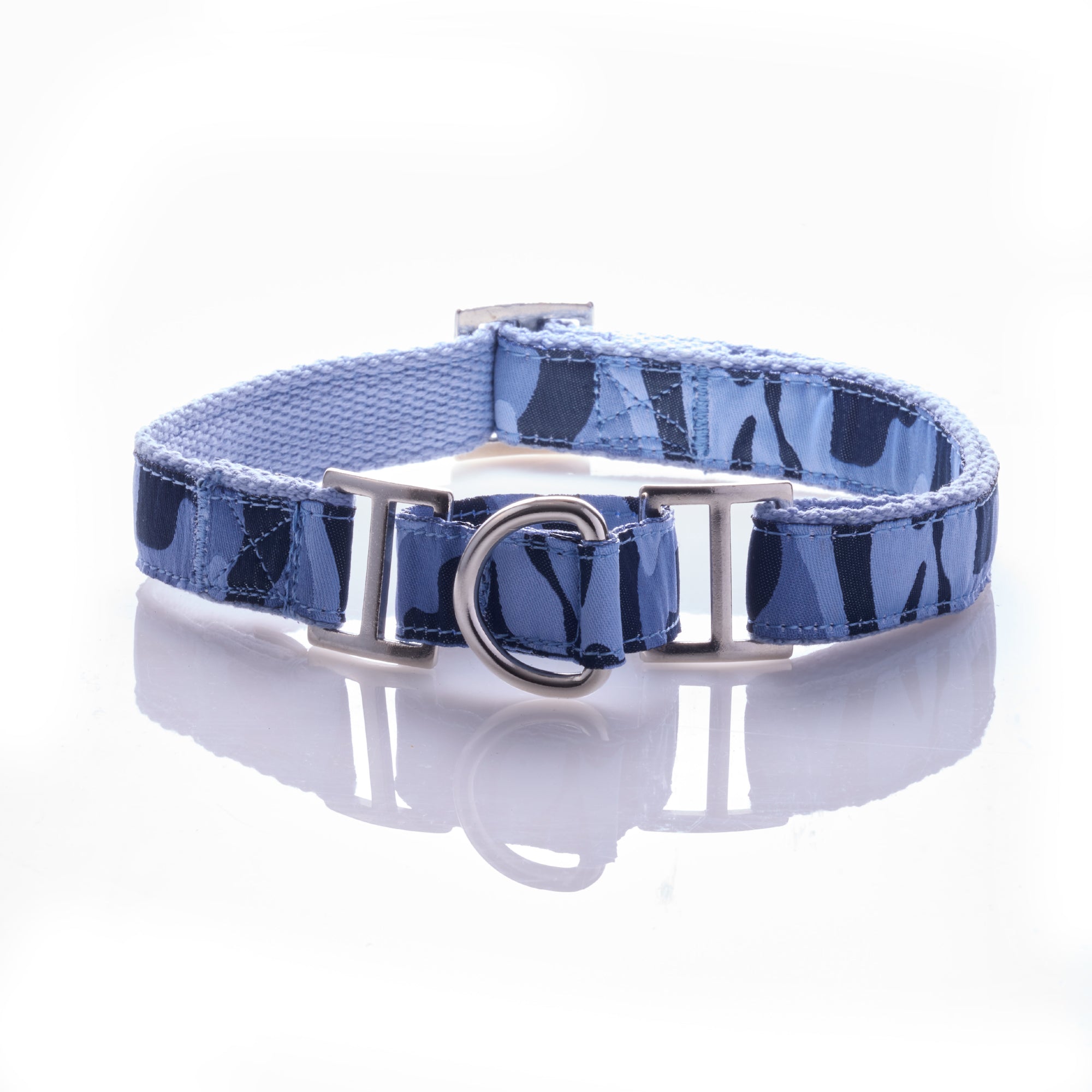 REMY II martingale in blue camo on a white background