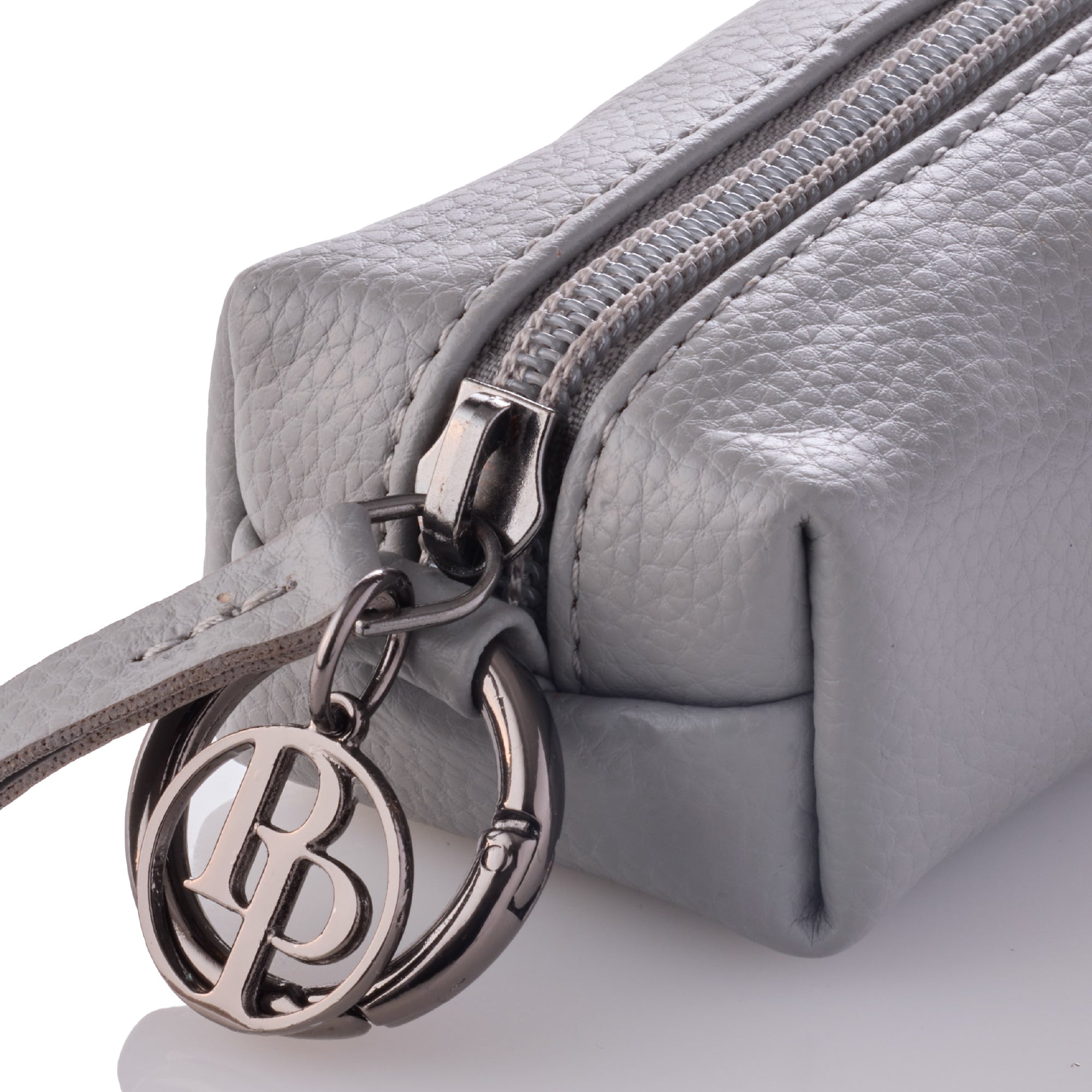 Closeup of the zipper hardware and Pet  Passion key chain on the Caddy